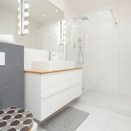 Appartamento Pastel & Cozy With A Spacious Terrace In By Renters Danzica