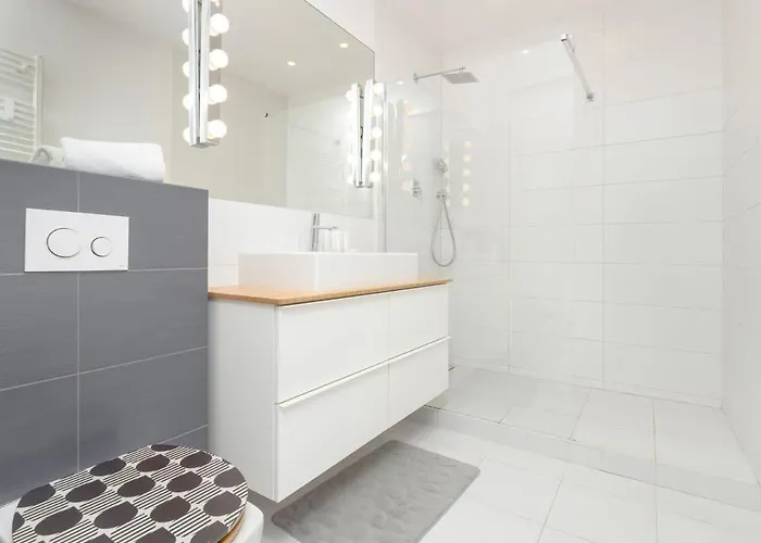 Apartment Pastel & Cozy With A Spacious Terrace In By Renters *